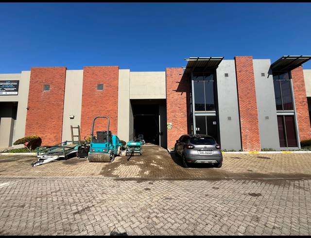 302M² WAREHOUSE TO LET IN STIKLAND INDUSTRIAL